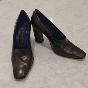 Donna Karan New York. Gun Metal Chunky Heel Leather Pump. Size 8 M.